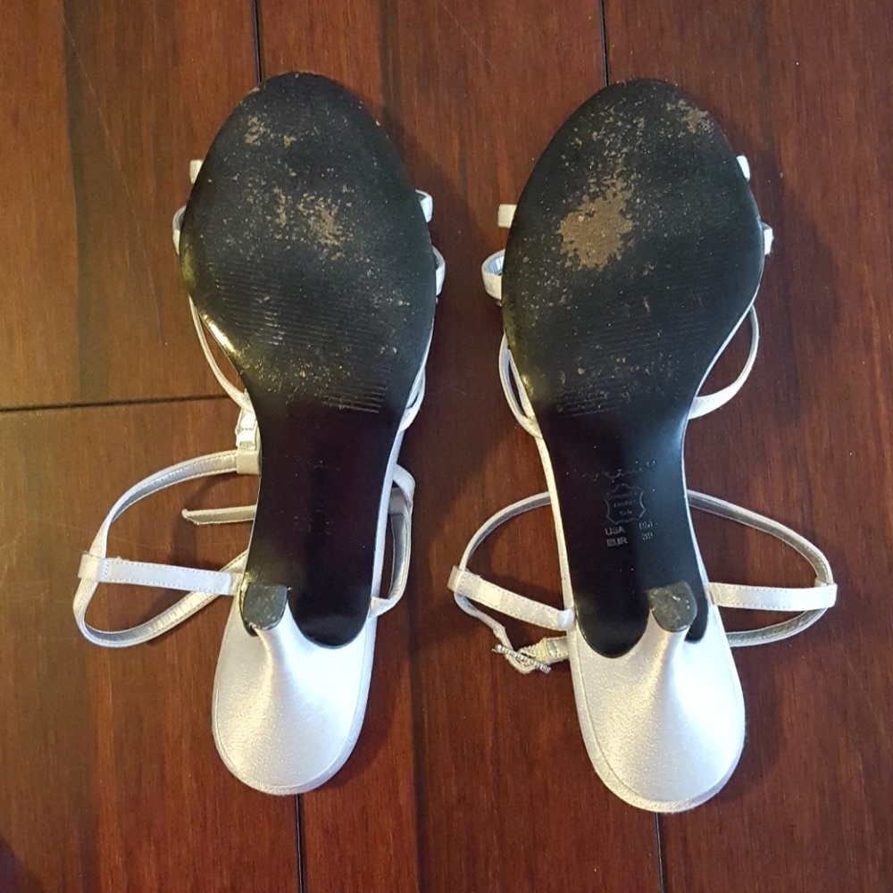 Silver heels - Picture 4 of 4